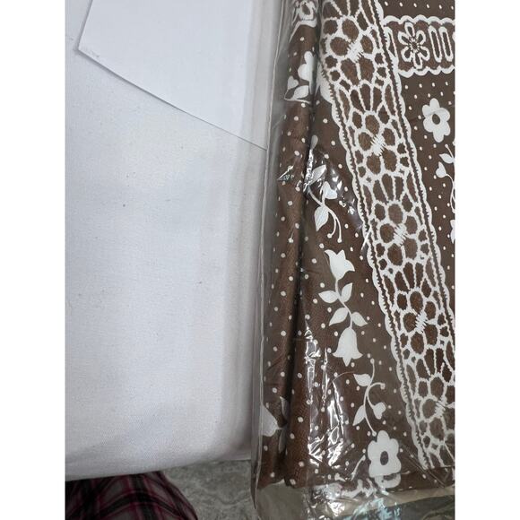 Vtg Aristoplex Vinyl Surface Flannel Back "Jennifer" Tablecloth 60" Round RARE!! - Picture 5 of 6